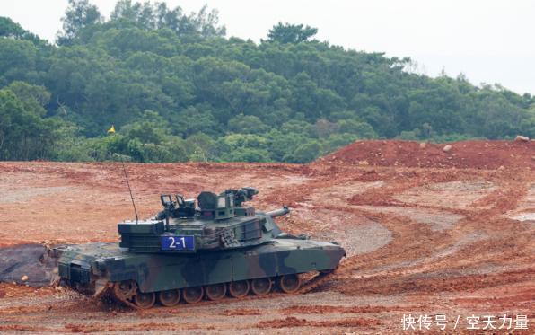 东信证券 台军“汉光41”号演习中，两款坦克同时亮相，对无人机毫不设防